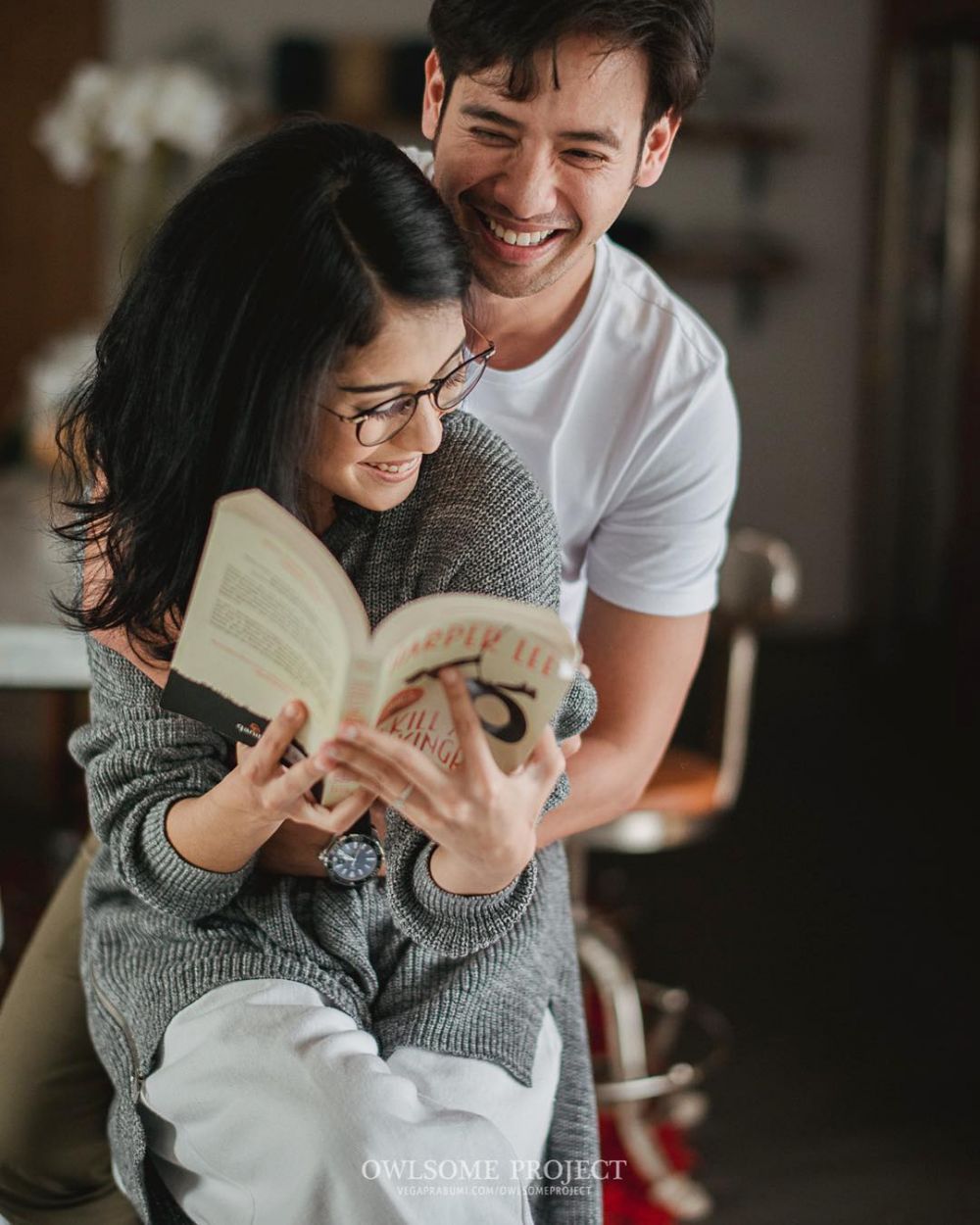 7 Pasang seleb ini pakai kaus saat prewedding, sederhana tapi romantis