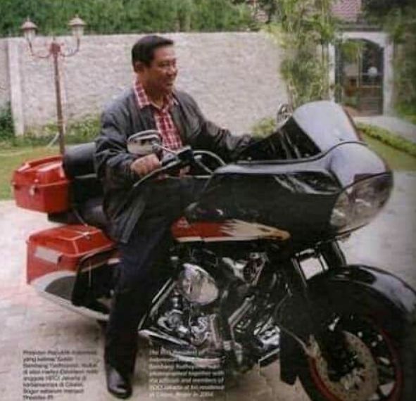 Gaya 4 Presiden Indonesia naik motor sangar, macho abis