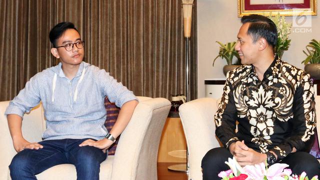 5 Momen kehangatan Gibran dengan Agus Yudhoyono, makan martabak bareng