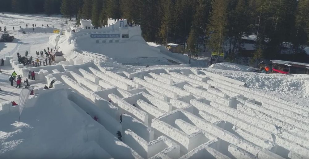 9 Potret labirin salju terbesar di dunia, bisa tersesat nih