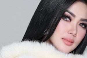 Biasa jadi trendsetter, kali ini gaya Syahrini dituding tiru Agnez Mo