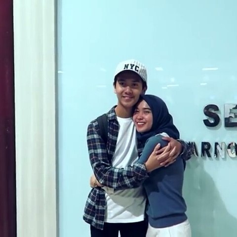 10 Potret akur & kompaknya Iqbaal Ramadhan dengan kakaknya yang cantik