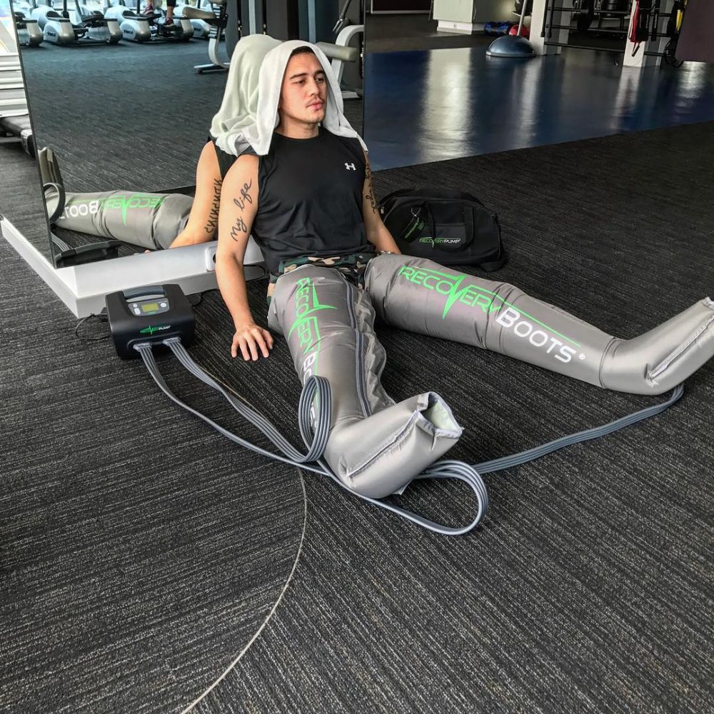 Punya tubuh kekar, ini 8 gaya macho Mario Lawalata saat olahraga