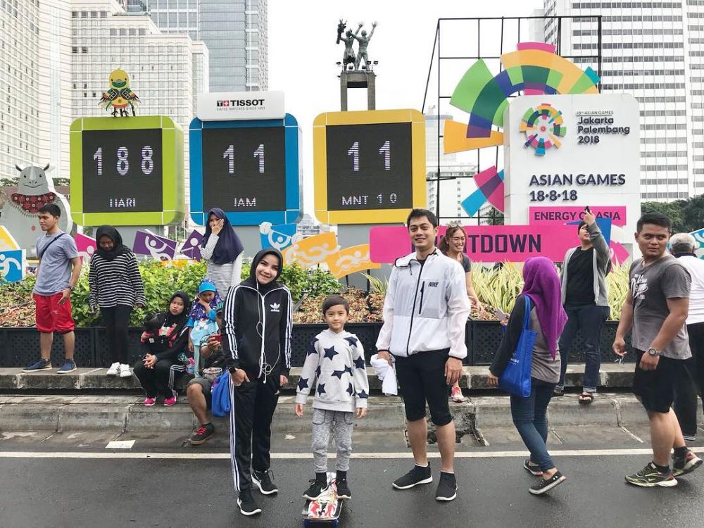 8 Potret harmonis keluarga Ferry Ardiansyah yang jarang terekspos