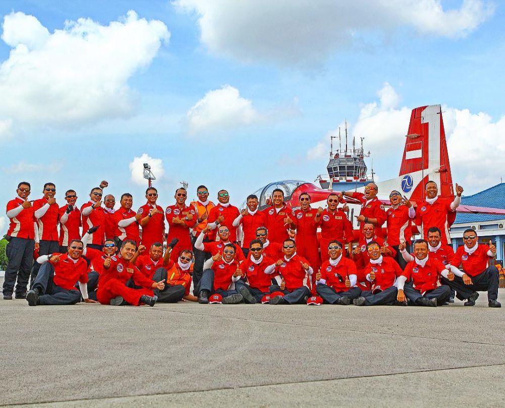 Farewell leader Jupiter Aerobatic Team, para pilot terharu di udara