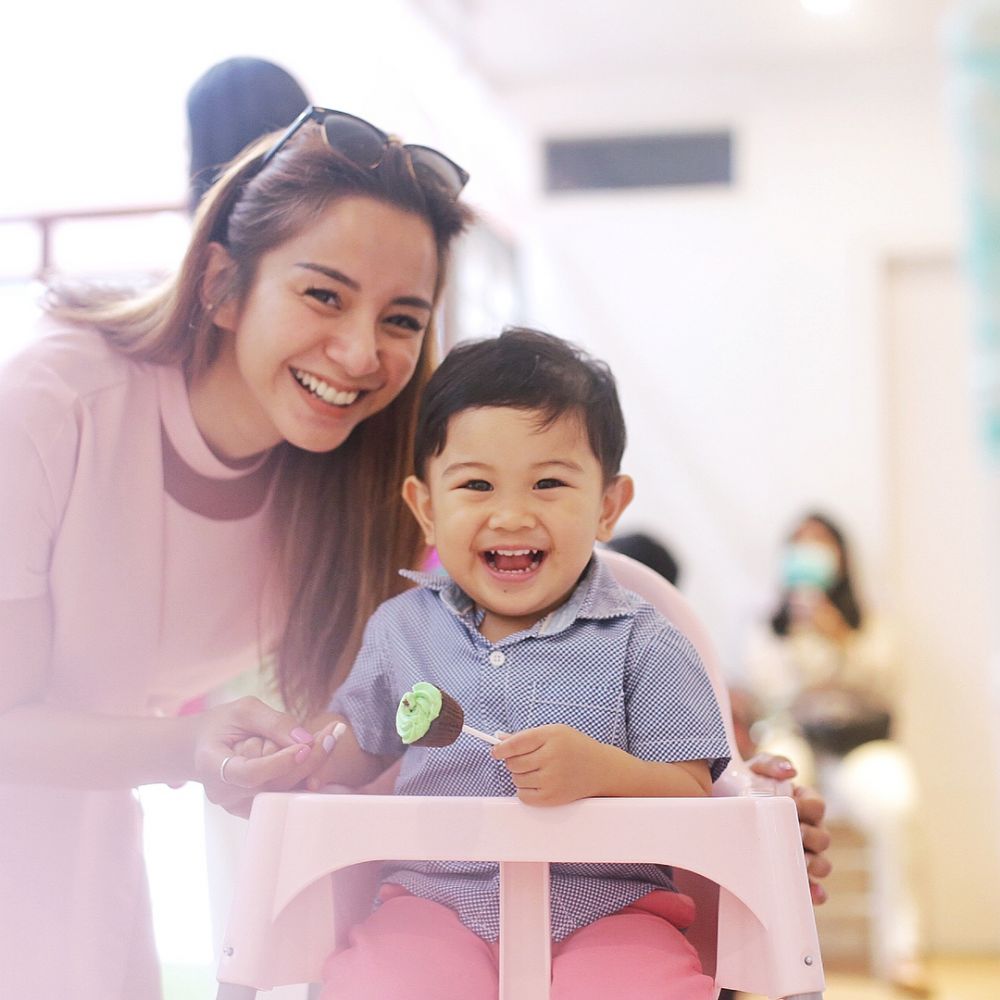 Jadi single parent, ini 10 momen Kirana Larasati urus buah hatinya