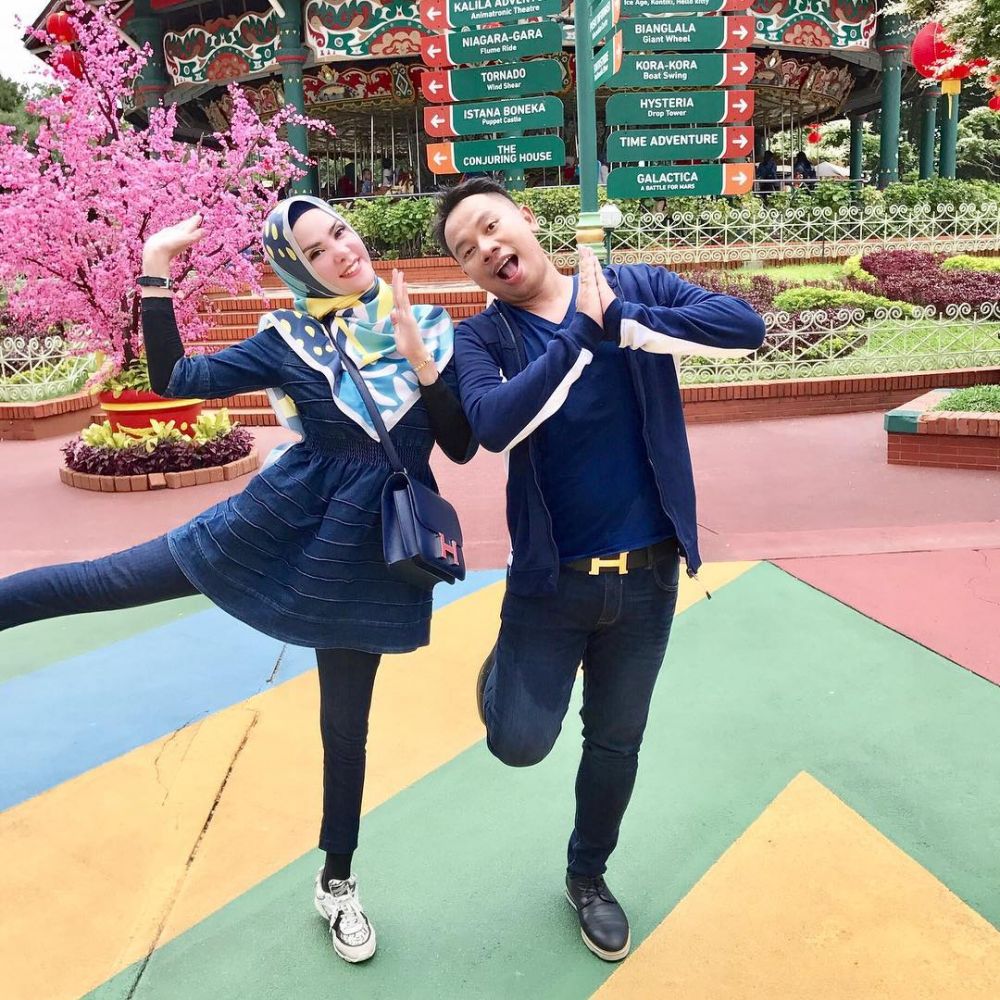 10 Potret Angel Lelga & Vicky Prasetyo pakai baju kembaran, kompak nih