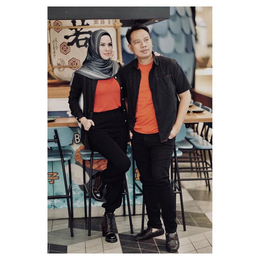 10 Potret Angel Lelga & Vicky Prasetyo pakai baju kembaran, kompak nih