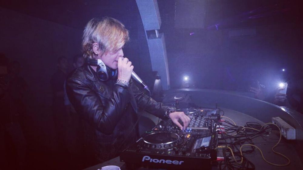 Fokus menjadi DJ, begini 10 aksi Mitha 'The Virgin' saat manggung