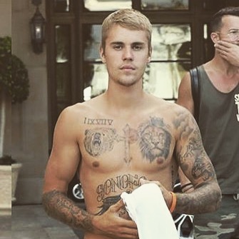 10 Gaya Justin Bieber saat telanjang dada, tatonya punya banyak makna