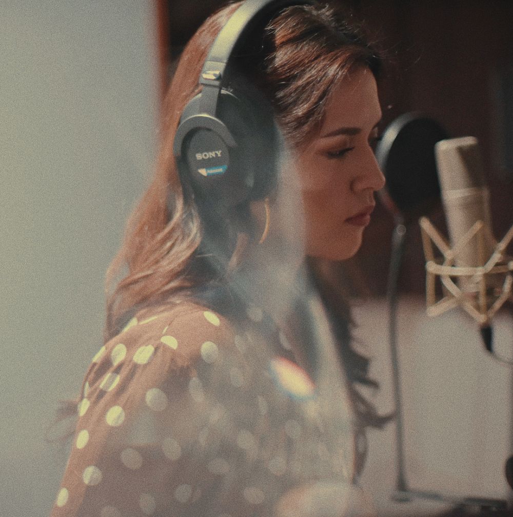 10 Potret Raisa dengan mimik serius ini bukti cantiknya nggak luntur 