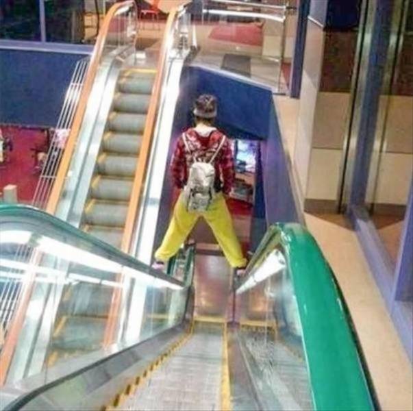 10 Kelakuan orang cuek dengan suasana sekitar ini bikin ngelus dada