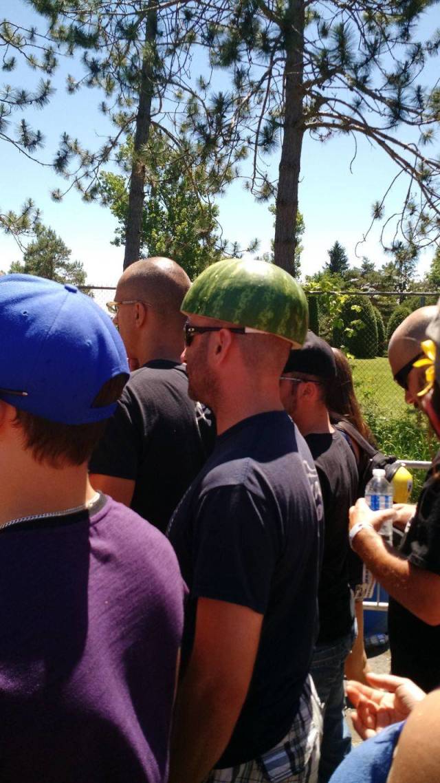 10 Kelakuan orang cuek dengan suasana sekitar ini bikin ngelus dada