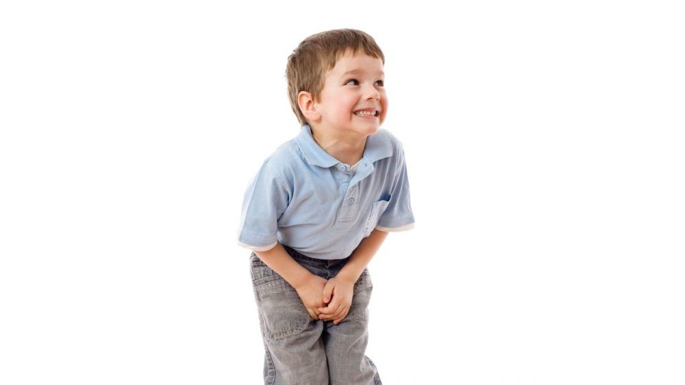 4 Penyebab orang suka tak sadar menggerak-gerakkan kakinya saat duduk