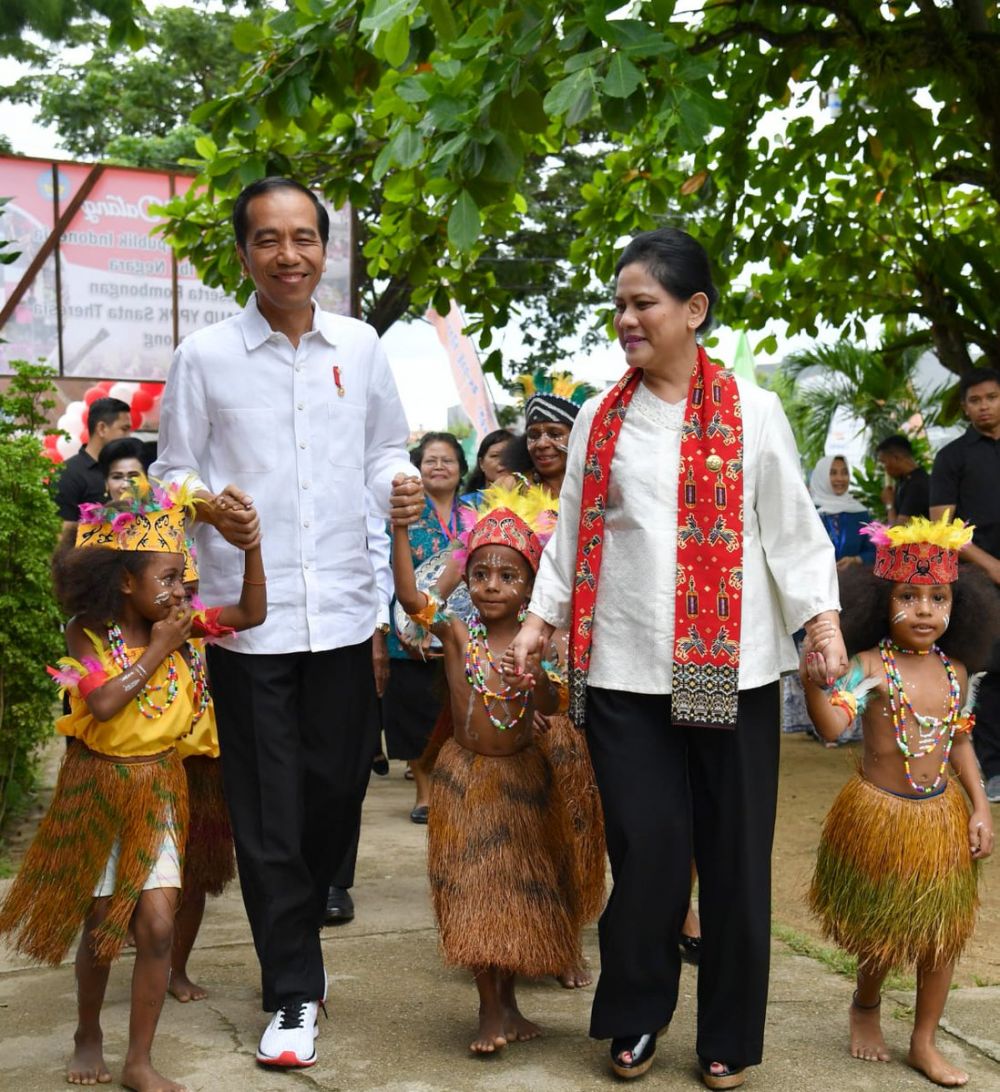7 Momen Presiden Jokowi saat kunjungi Papua, penuh antusias masyarakat