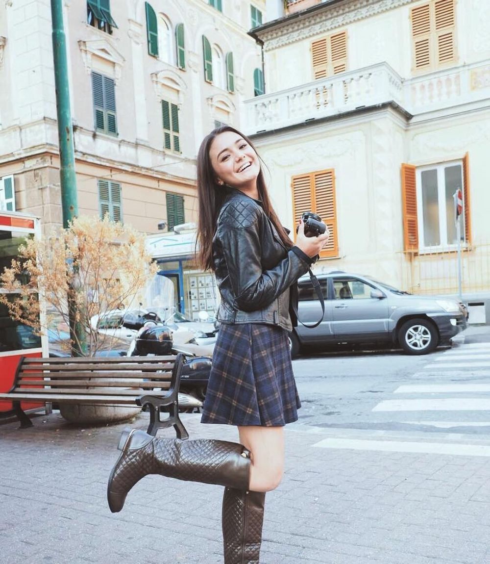 Gaya 7 seleb cantik saat pakai sepatu boot, siapa yang paling kece?