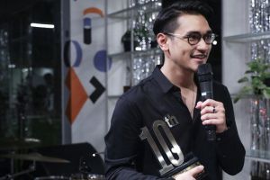 10 Tahun berkarier, ini 10 potret transformasi Afgan makin fashionable