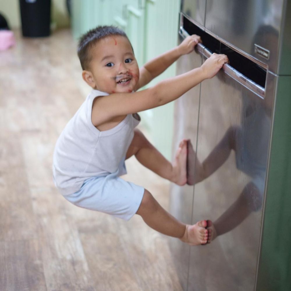 10 Tingkah kocak Kaba, putra Zaskia Mecca, balita pinter ngelawak nih