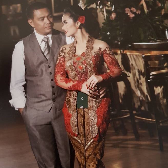 7 Pesona Krisdayanti dengan balutan kebaya, cantiknya bikin pangling