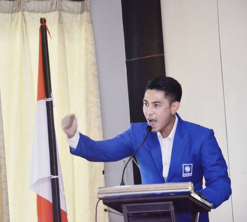 Ikuti jejak kakaknya, ini 9 potret adik Zumi Zola yang memesona