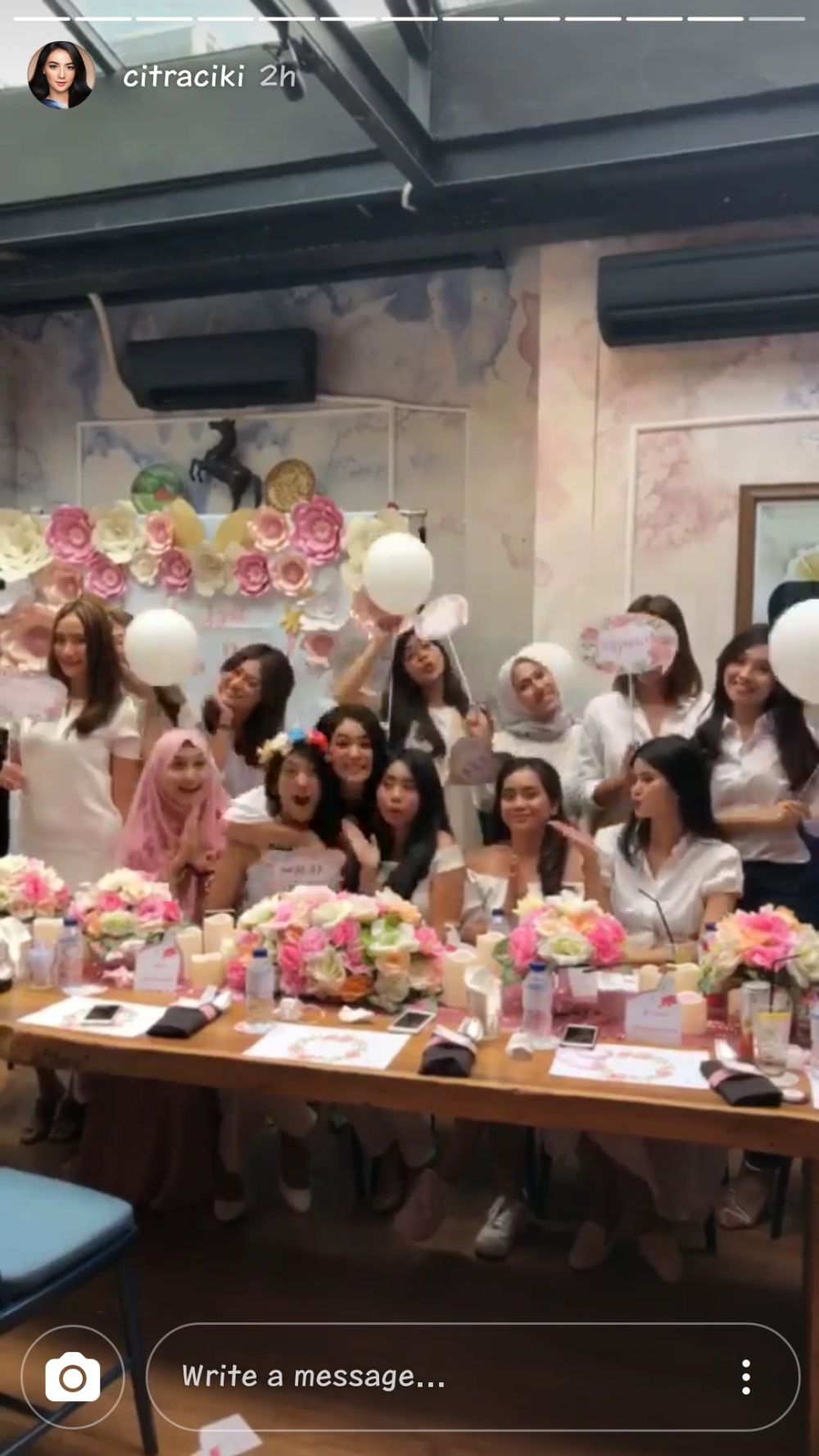 8 Momen manisnya bridal shower Anissa Aziza, calon istri Raditya Dika
