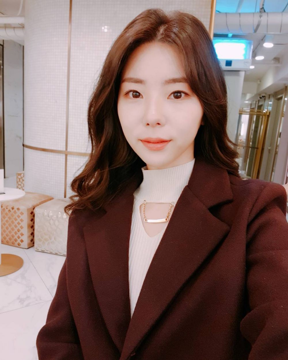 10 Pesona cantik Han Da-eun, pasangan Brandon Salim di drama Korea