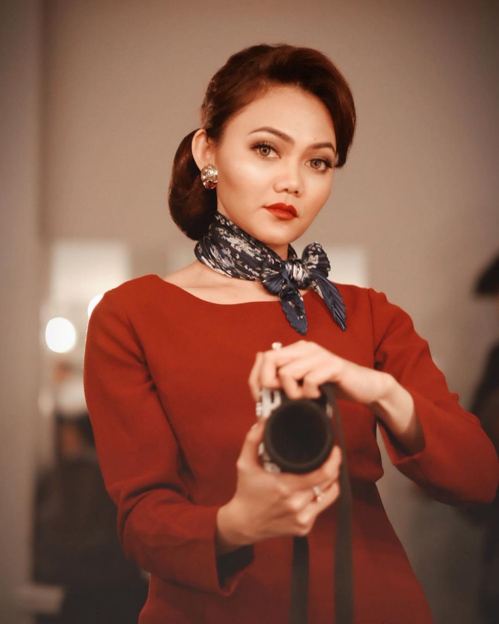 Bikin ngakak, begini 9 potret Rina Nose dandan jadi orang lain