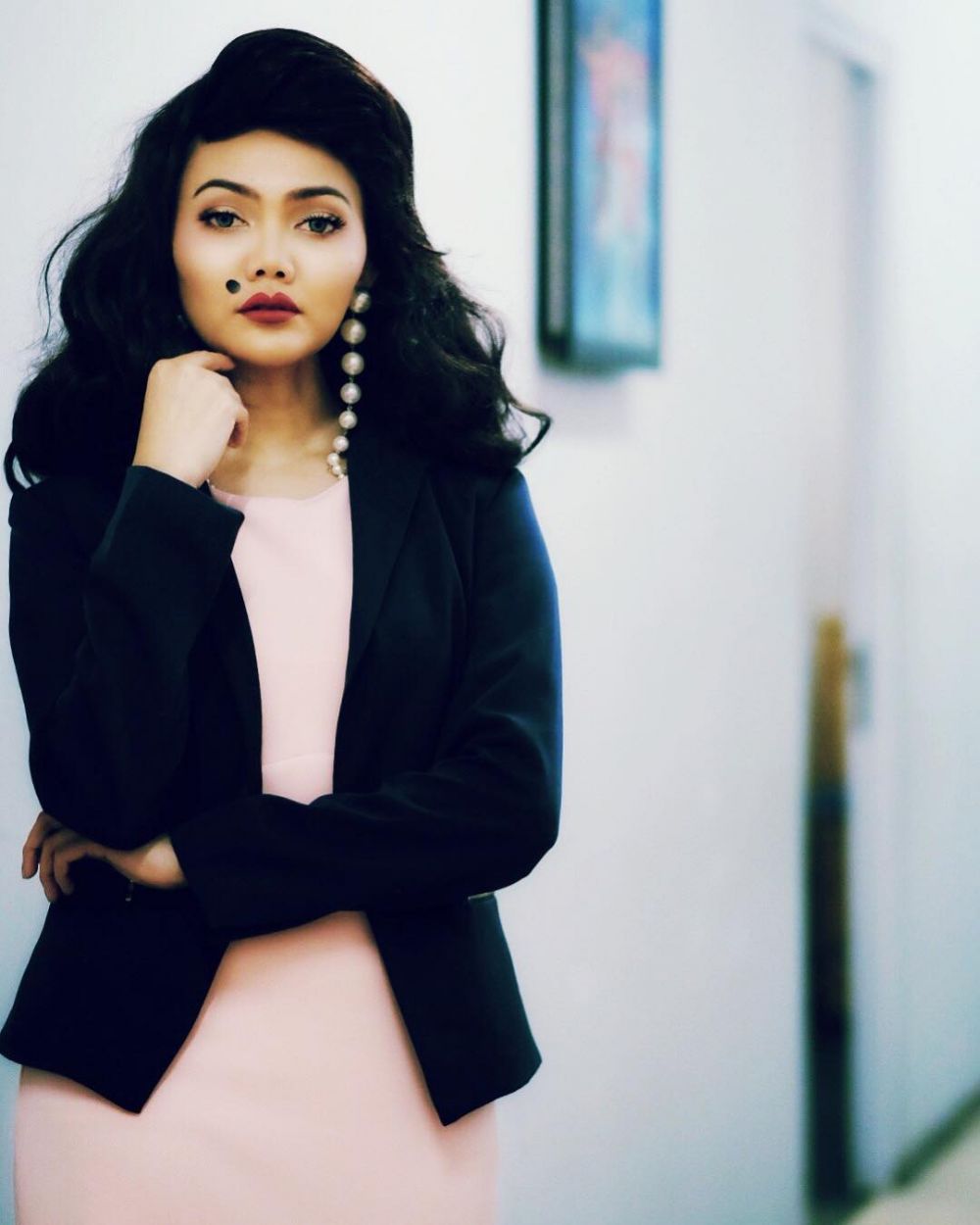 Bikin ngakak, begini 9 potret Rina Nose dandan jadi orang lain