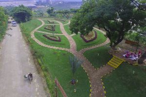 6 Foto tempat wisata kreatif ini dibangun di lahan bekas tambang