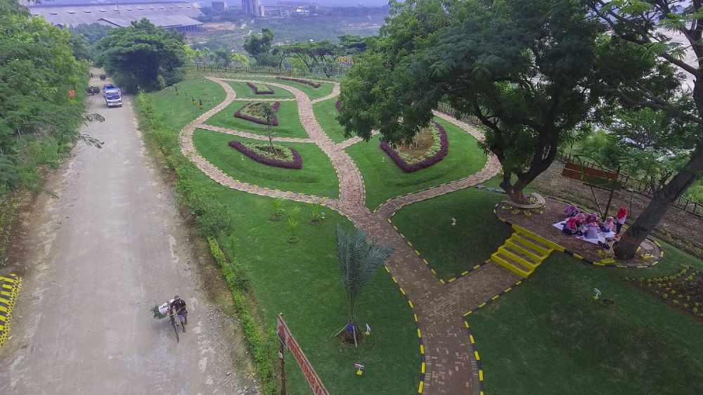 6 Foto tempat wisata kreatif ini dibangun di lahan bekas tambang