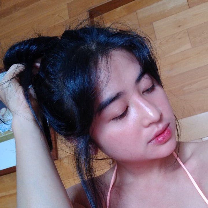 Kerap tampil glamor, ini 9 potret natural Dewi Perssik tanpa makeup
