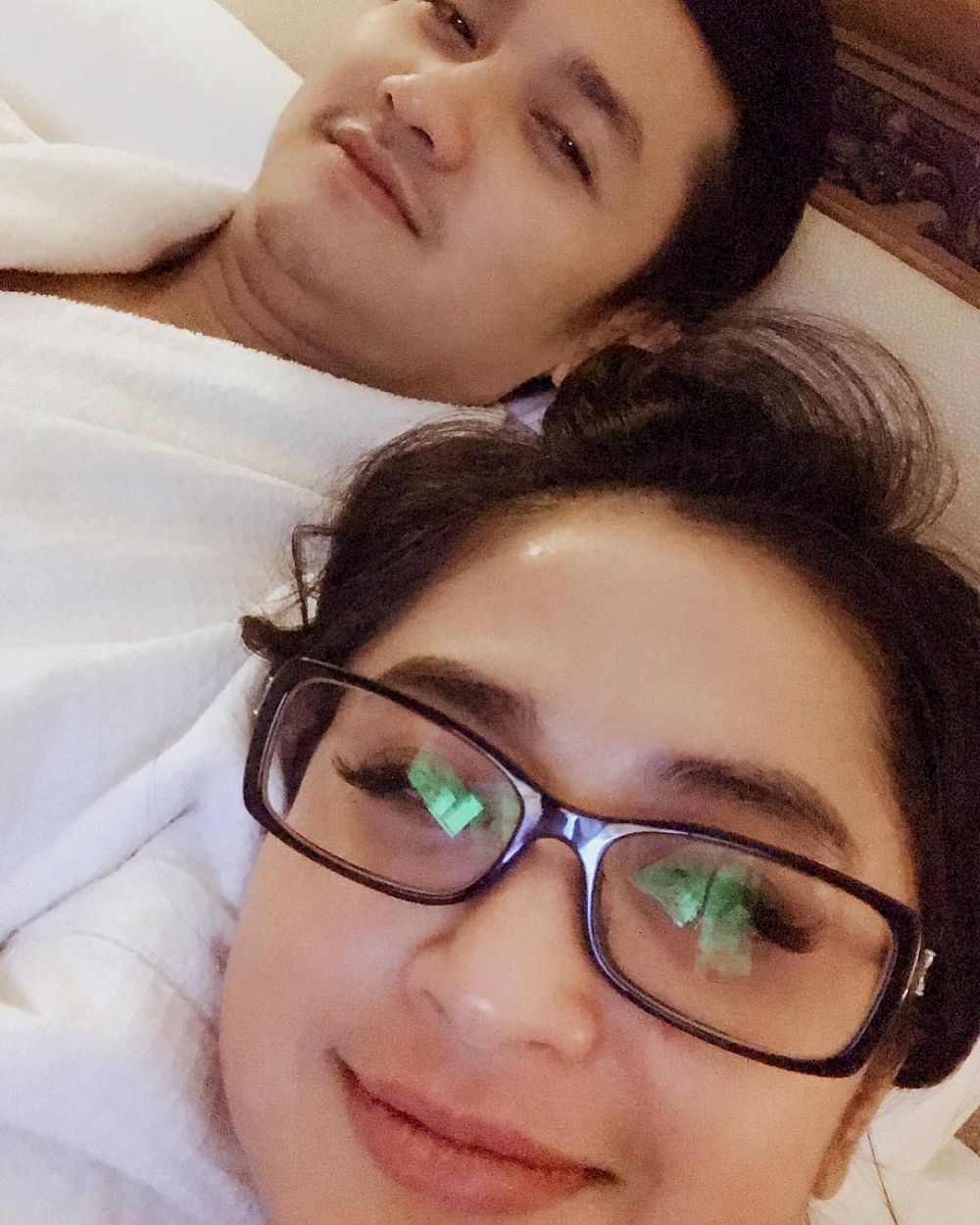 Kerap tampil glamor, ini 9 potret natural Dewi Perssik tanpa makeup