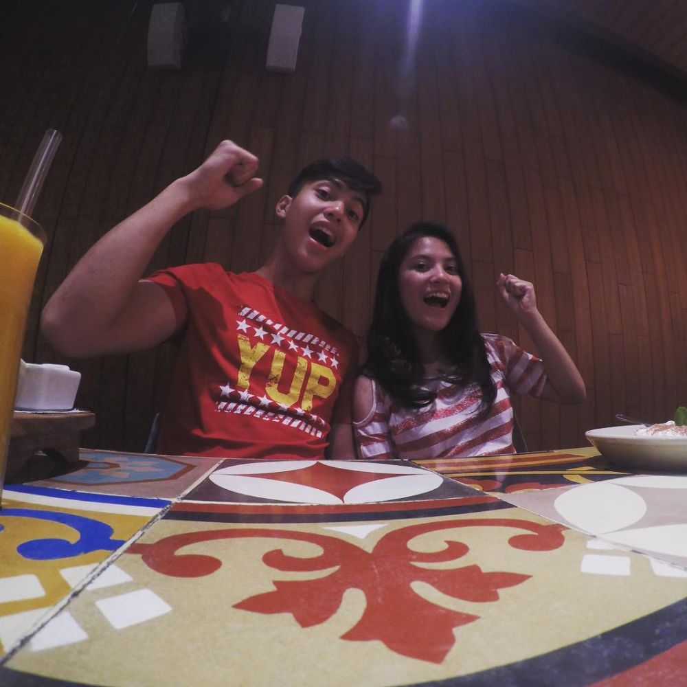Gaya dinner 7 pasangan artis yang masih pacaran ini romantis abis
