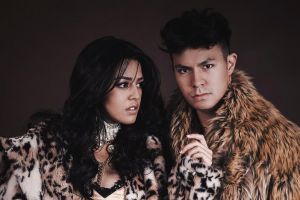 Rayakan anniversary bermesraan di pantai, Fero & Susan Sameh disindir