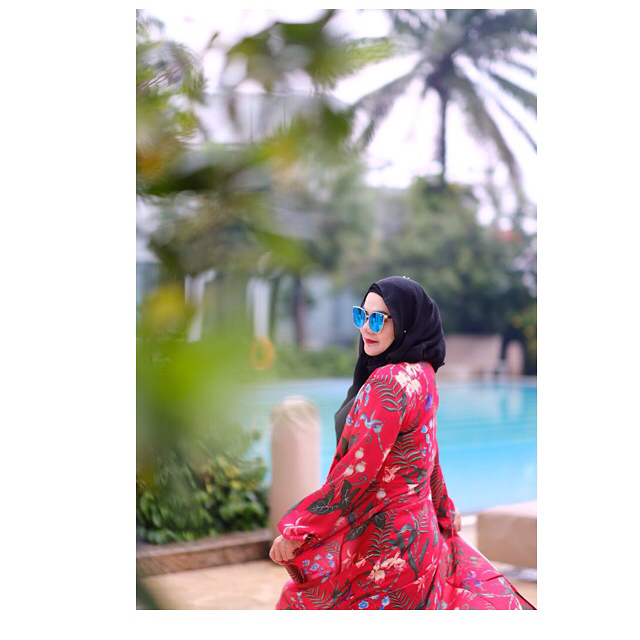 10 Gaya glamor Sarita Abdul Mukti pakai kacamata hitam, sosialita hits