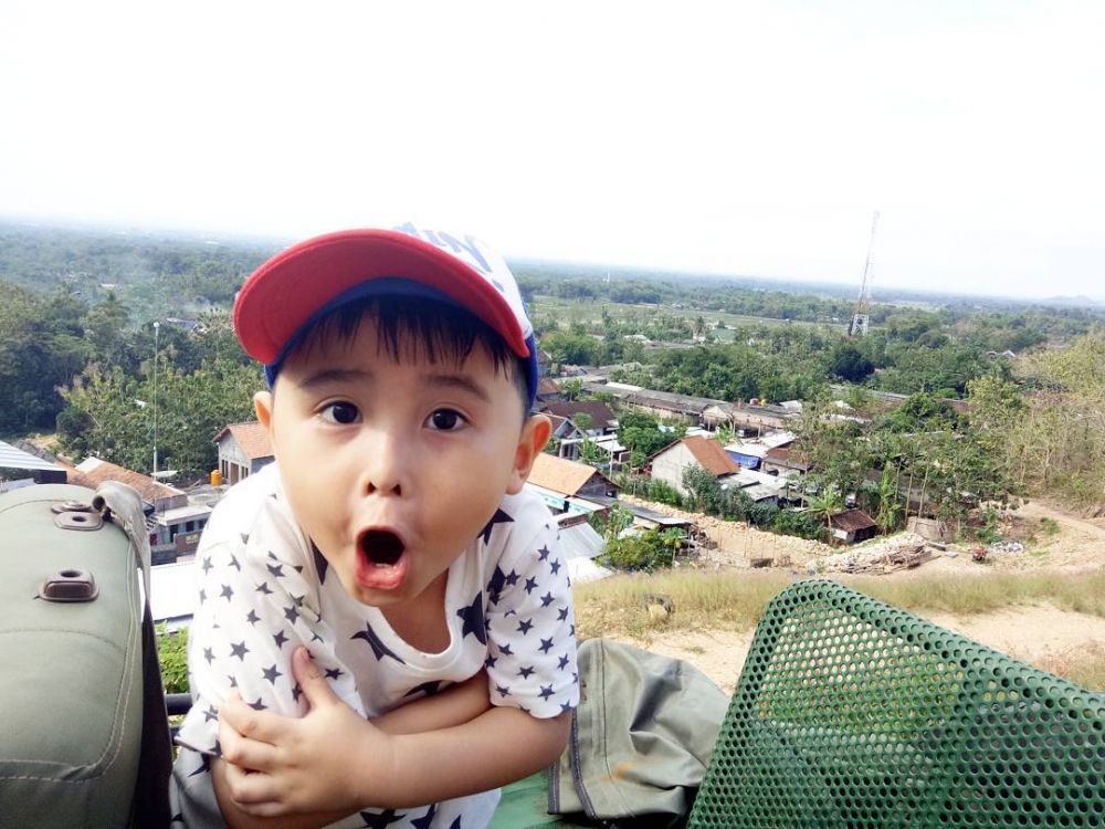 Sudah mulai sekolah, 8 gaya Babang Ical anak Daus Mini ini ngegemesin