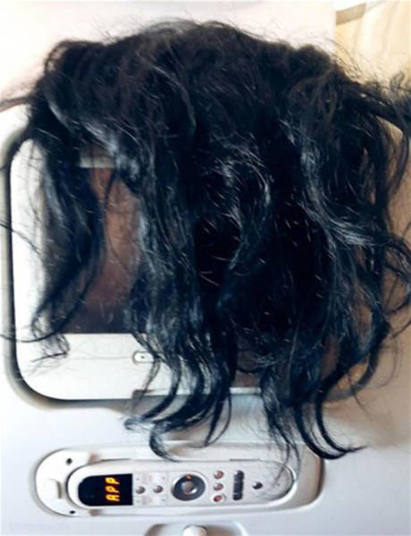 10 Momen menyebalkan saat di pesawat, bikin emosi sejadi-jadinya