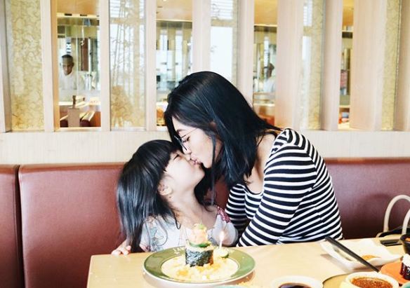 10 Pesona Liza Elly, sosok cantik yang digugat cerai Nicky Tirta