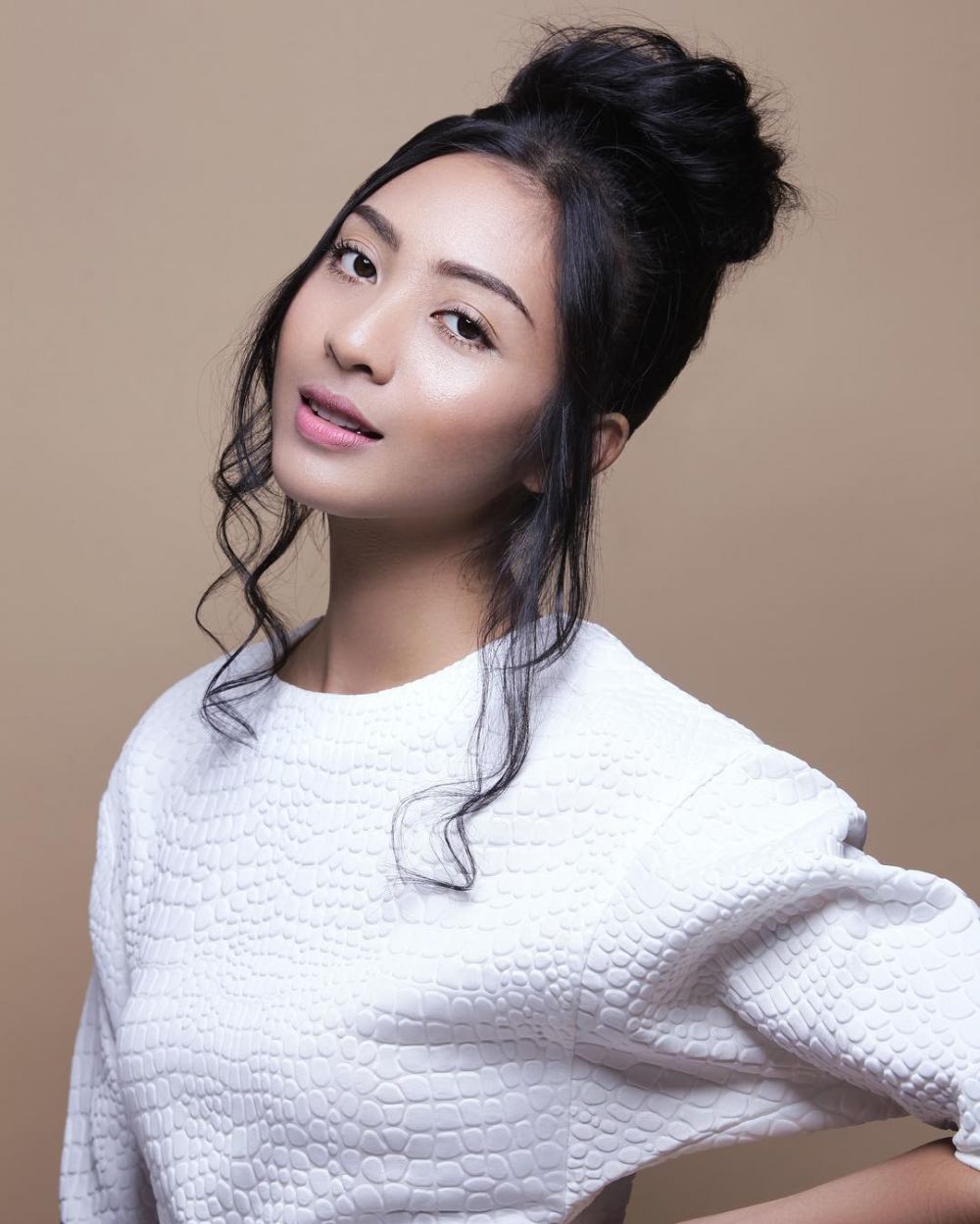 10 Pesona Liza Elly, sosok cantik yang digugat cerai Nicky Tirta