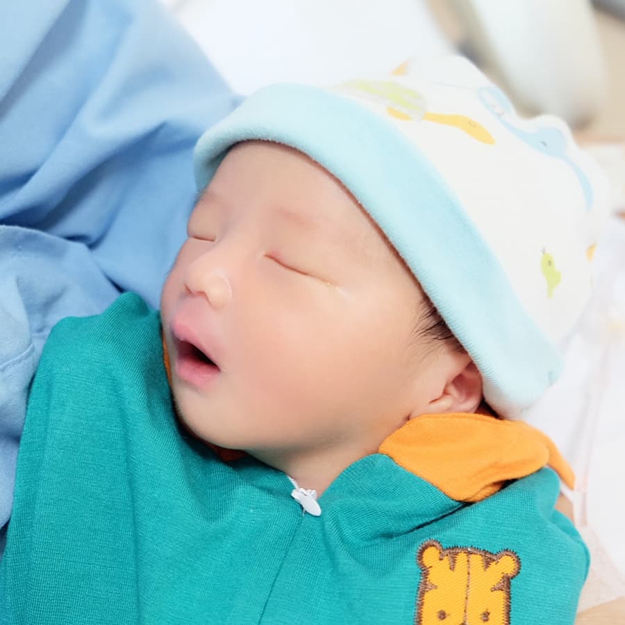 Momen bahagia Rey Utami melahirkan anak pertamanya