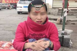 Merasa terlalu cantik untuk bekerja, cewek ini malah pilih mengemis