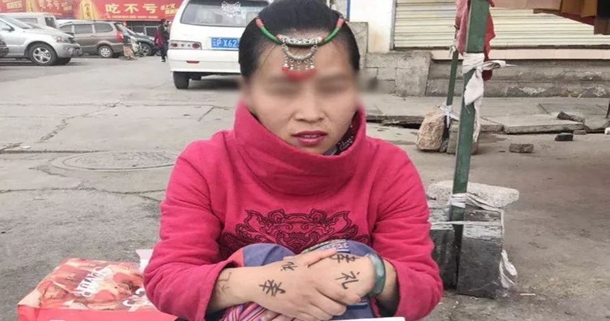 Merasa terlalu cantik untuk bekerja, cewek ini malah pilih mengemis