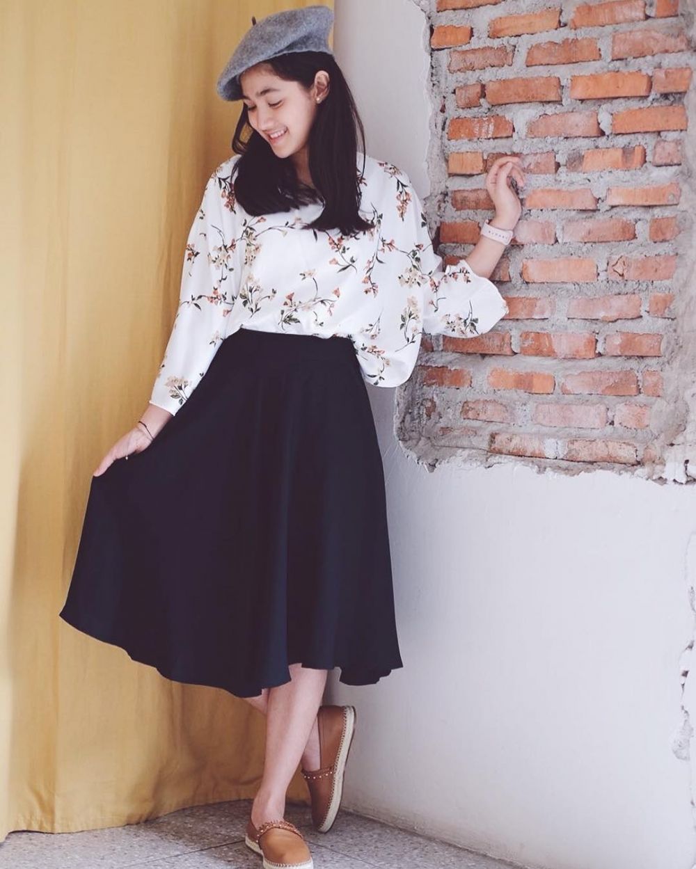 10 Pesona Cut Syifa bergaya kasual, cantiknya kebangetan