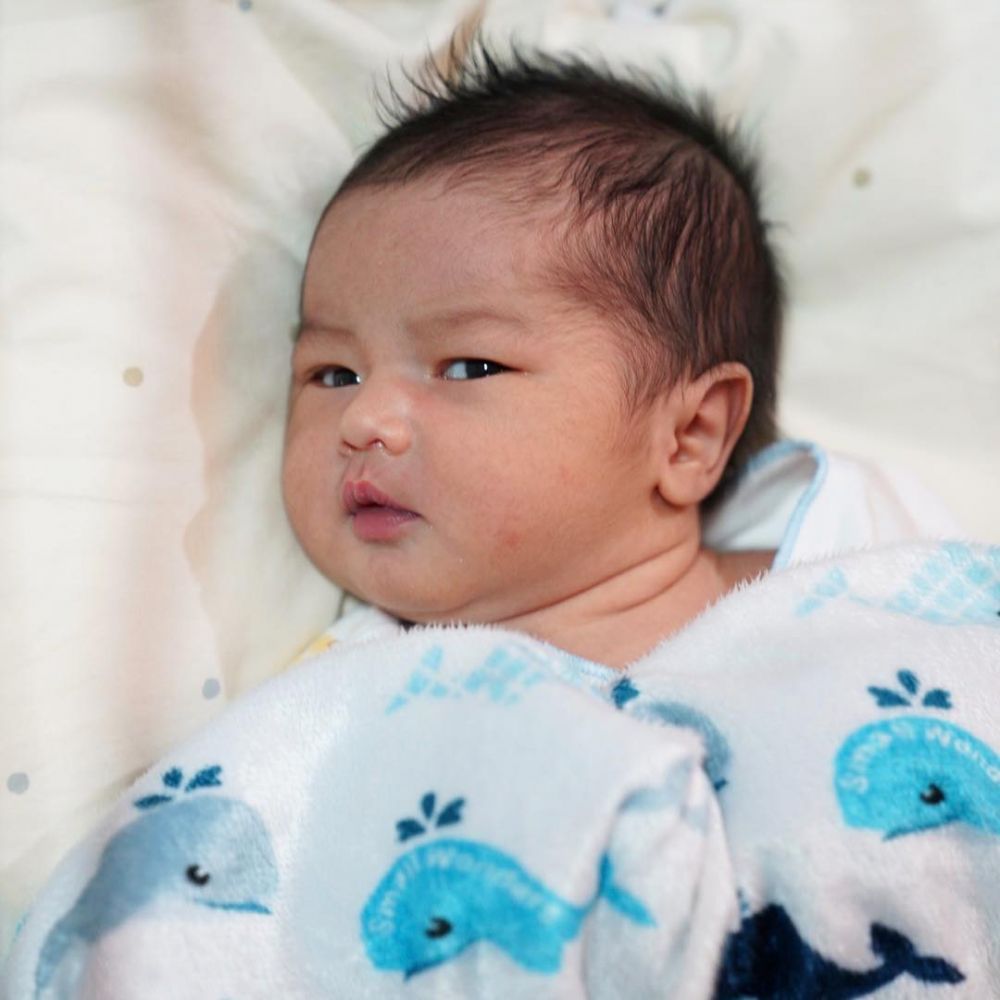 10 Potret imut Ramy Alfie, putra Ririn Dwi Ariyanti yang baru lahir