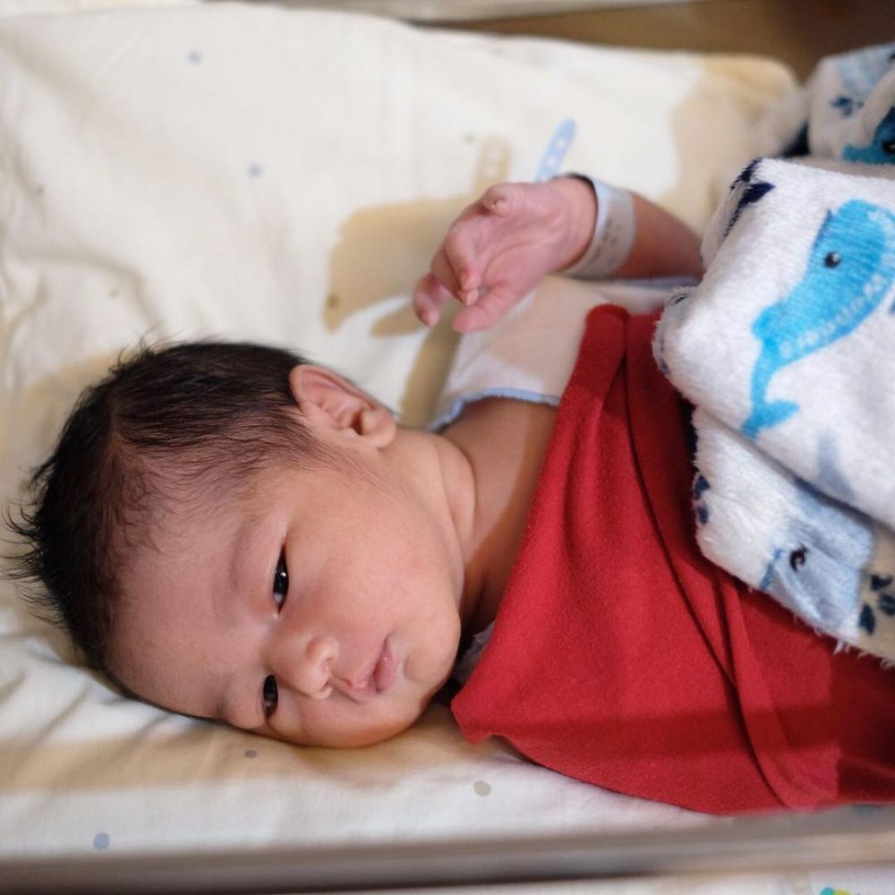 10 Potret imut Ramy Alfie, putra Ririn Dwi Ariyanti yang baru lahir