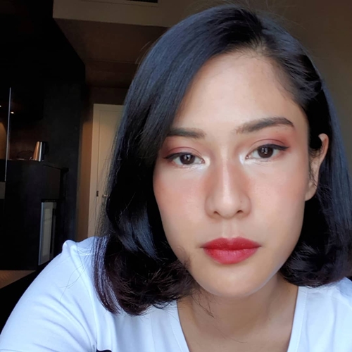 10 Potret Dian Sastro saat tampil full makeup, bikin pangling