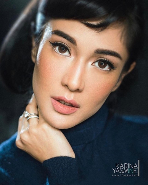 10 Potret Dian Sastro saat tampil full makeup, bikin pangling