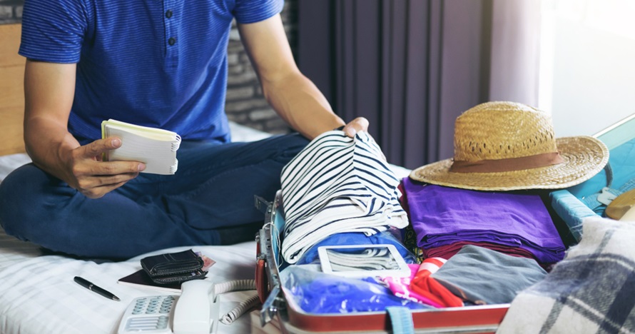 7 Outfit yang wajib dipakai traveler, dijamin aman dan nyaman