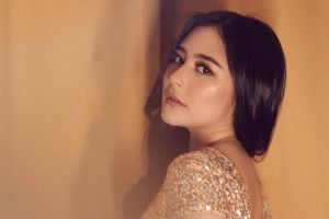 10 Gaya Prilly Latuconsina saat kenakan gaun, cantiknya sesuai umur