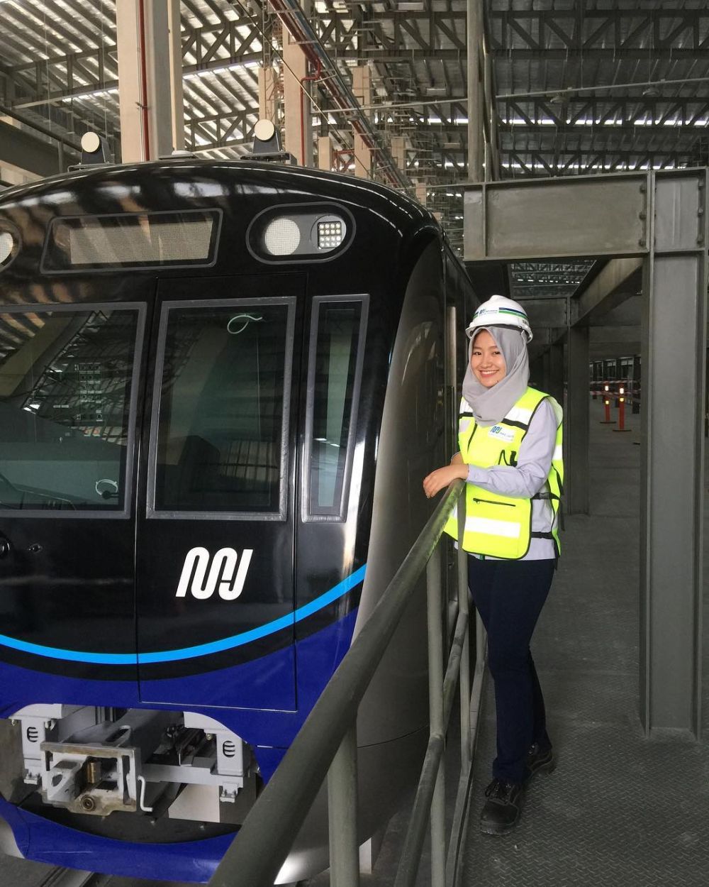 10 Pesona Tiara Alincia, calon masinis MRT perempuan Indonesia 